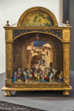 <center>Exposition de crèches en 2017.</center>Henri Valentini 1955
Crèche en liège, santons cigales 30 x 23 x 38 cm. <br>
« Peut-être le chef d'œuvre d'Henri Valentini qui a librement combiné ici les principes de la crèche à voûte et de la crèche en liège On retrouve une représentation du « Père éternel » sur le haut de l’œuvre Les santons ne sont pas fixés à la crèche. Seuls les bustes de l’âne et du bœuf sont représentés. Les santons sont assez reconnaissables, notamment la femme à la tresse d’ail, la femme à la fougasse et à la poule noire, un berger, le couple de vieux, Saint Joseph, la Sainte Vierge et l'Enfant Jésus »
Régis Bertrand