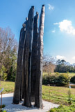 <center>Le parc de Maison Blanche.</center>Les Parcelles Lumineuses de Christian Lapie, 2016. Ce sont des figures de bois calciné.